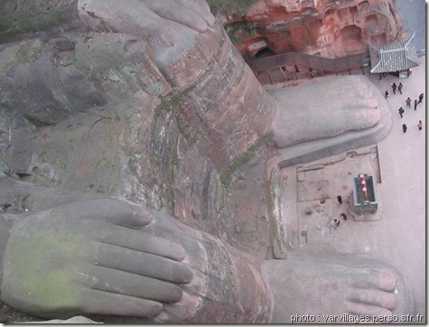 leshan bouddha pied