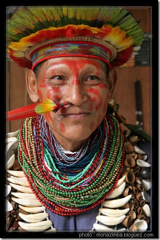 Profil De Bel Homme Caucasien Avec La Peinture Corps-art Mosaïque Et La  Décoration Visage Debout Contre Un Fond Noir: Une Partie Du Projet Art  Corporel Banque D'Images et Photos Libres De Droits.