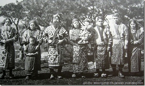 peuple Ainu vers 1900-www.wonderful-art.fr